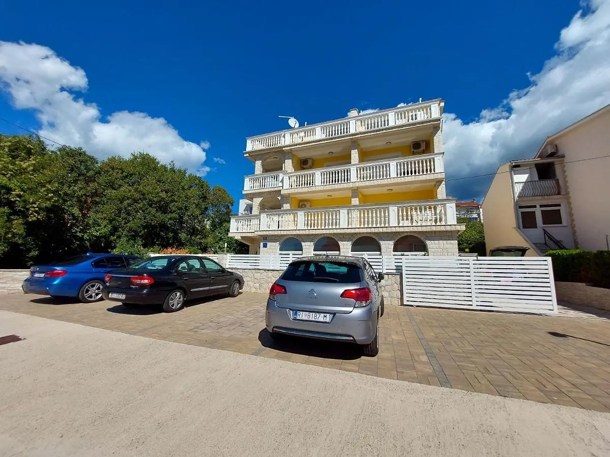 Apartments Irena Crikvenica 0*,